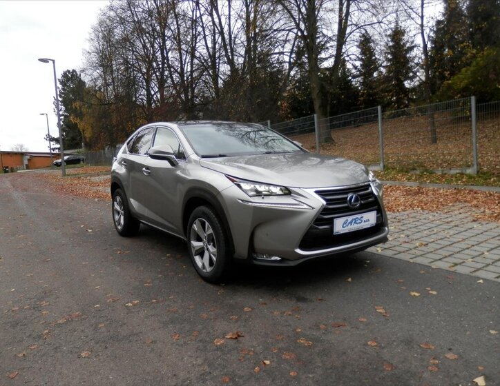 Lexus NX 300h 4