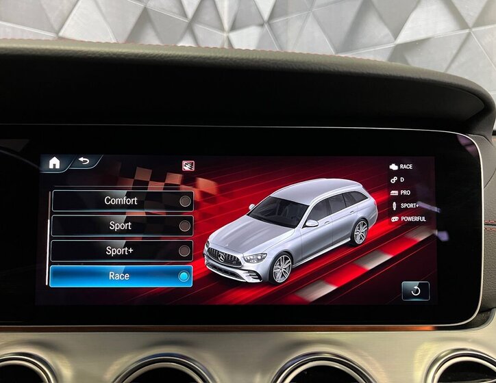 Mercedes-Benz Třídy E Kombi 3,0 l 320 kw