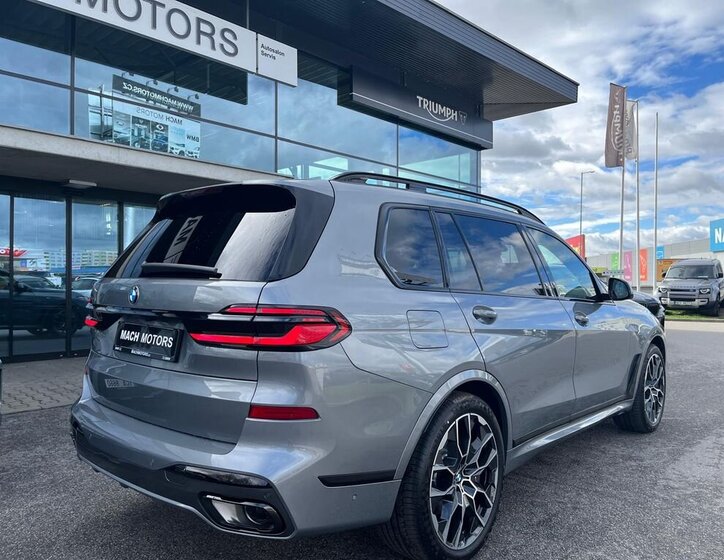 BMW X7 SUV / Terénní 3,0 l 250 kw