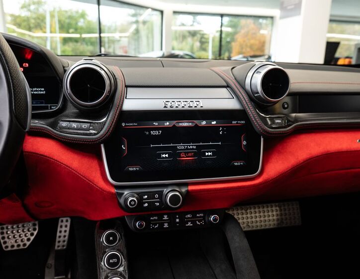 Ferrari GTC4 Lusso 11