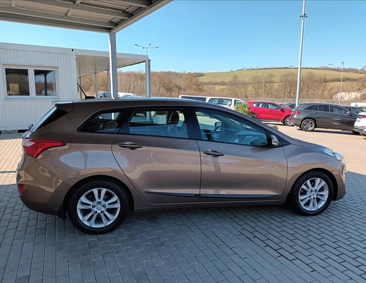 Hyundai i30 Kombi 1,6 l 99 kw