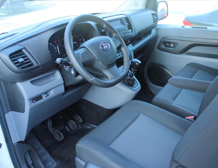 Toyota ProAce Kombi 2,0 l 106 kw