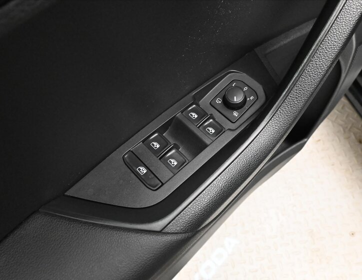 Škoda Karoq SUV 1,5 l 110 kw