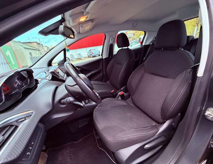 Peugeot 208 15