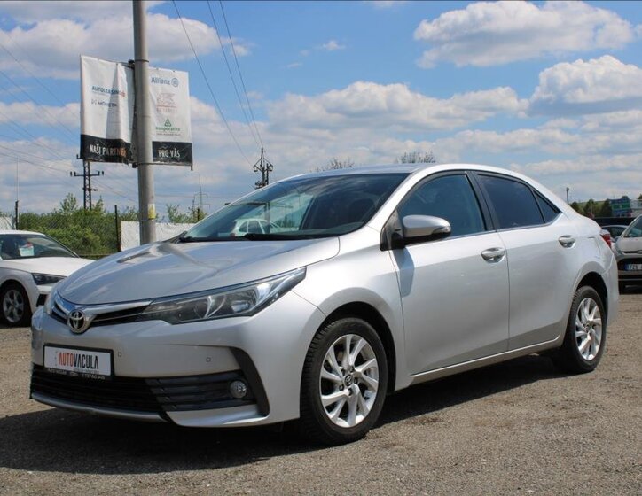 Toyota Corolla Sedan / Limuzína 1,6 l 97 kw