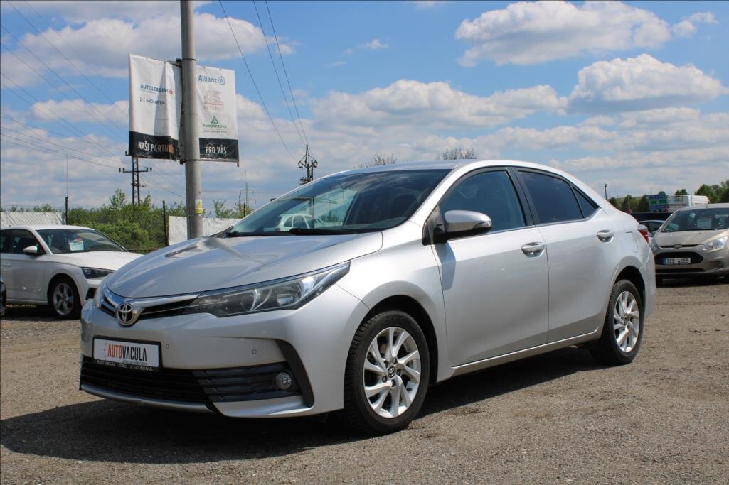 Toyota Corolla Sedan / Limuzína 1,6 l 97 kw