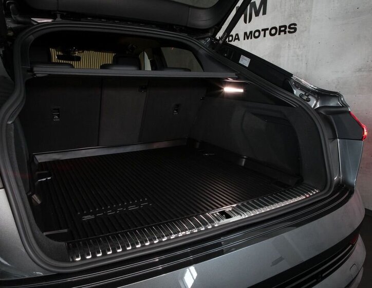 Audi e-tron SUV / Terénní 0,0 300 kw