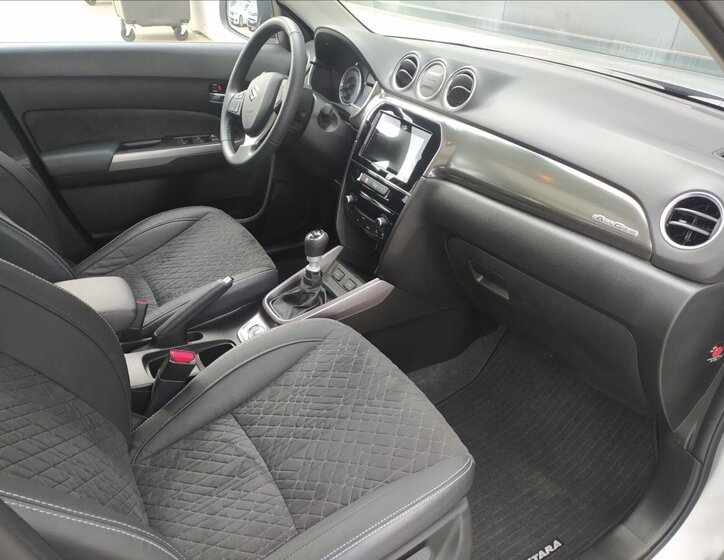 Suzuki Vitara SUV / Terénní 1,4 l 95 kw