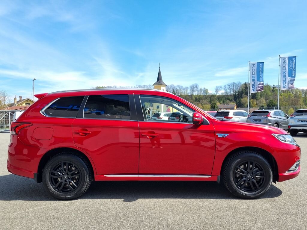 Mitsubishi Outlander SUV / Terénní 2,4 l 165 kw