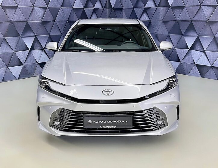 Toyota Camry Sedan / Limuzína 2,5 l 169 kw
