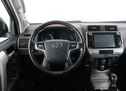 Toyota Land Cruiser 16