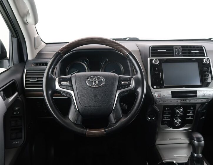 Toyota Land Cruiser 16