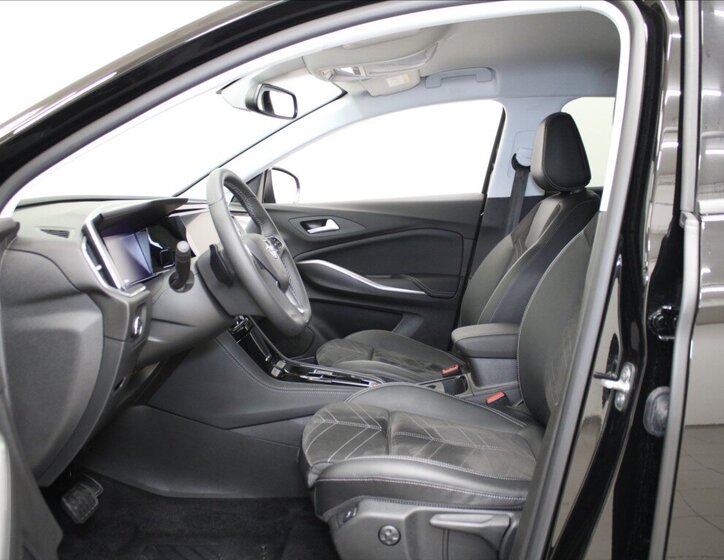 Opel Grandland SUV 1,5 l 96 kw