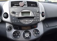 Toyota RAV4 SUV / Terénní 2,2 l 100 kw