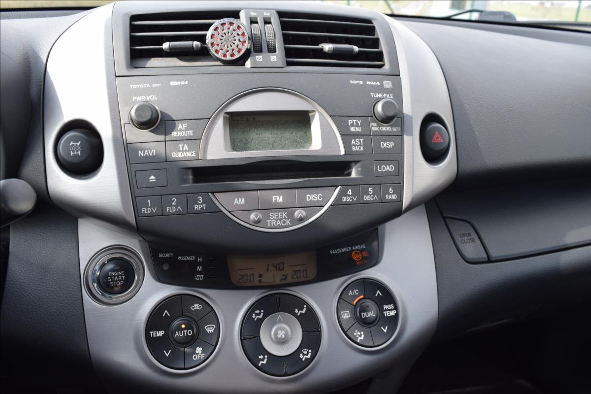 Toyota RAV4 SUV / Terénní 2,2 l 100 kw