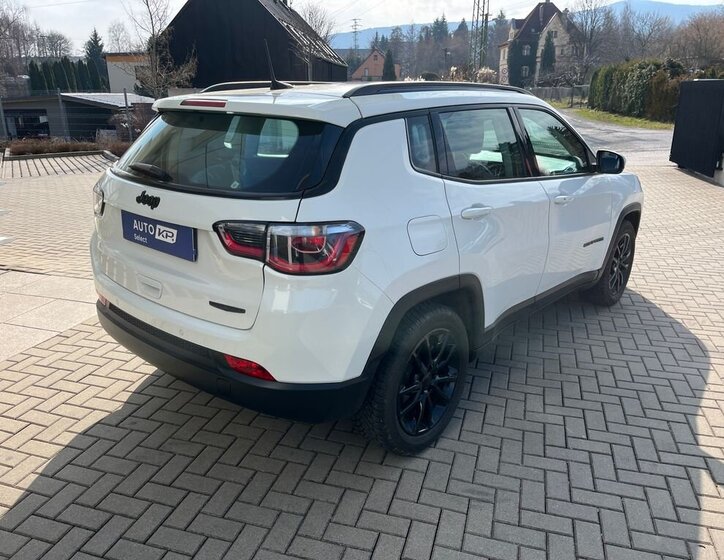 Jeep Compass SUV / Terénní 1,3 l 96 kw