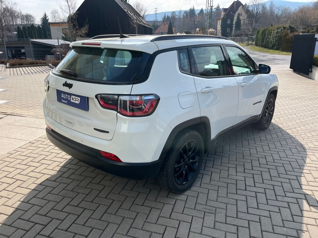 Jeep Compass SUV / Terénní 1,3 l 96 kw