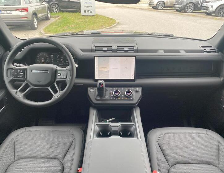 Land Rover Defender 18