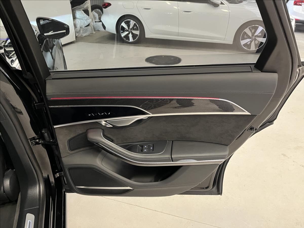 Audi S8 Sedan 4,0 l 420 kw