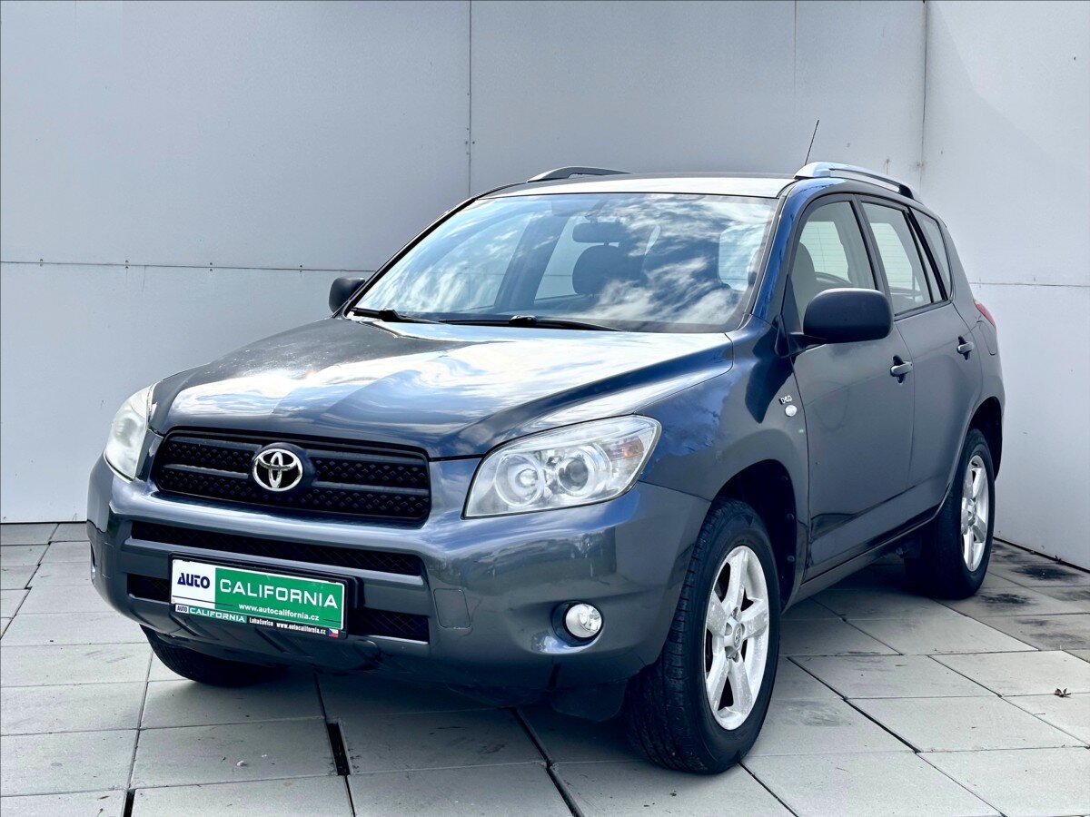 Toyota RAV4 SUV / Terénní 2,2 l 100 kw