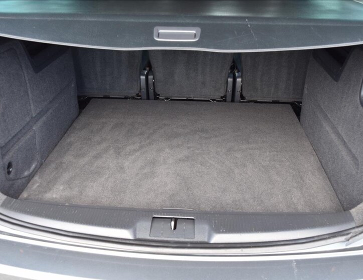 Volkswagen Sharan MPV 2,0 l 103 kw