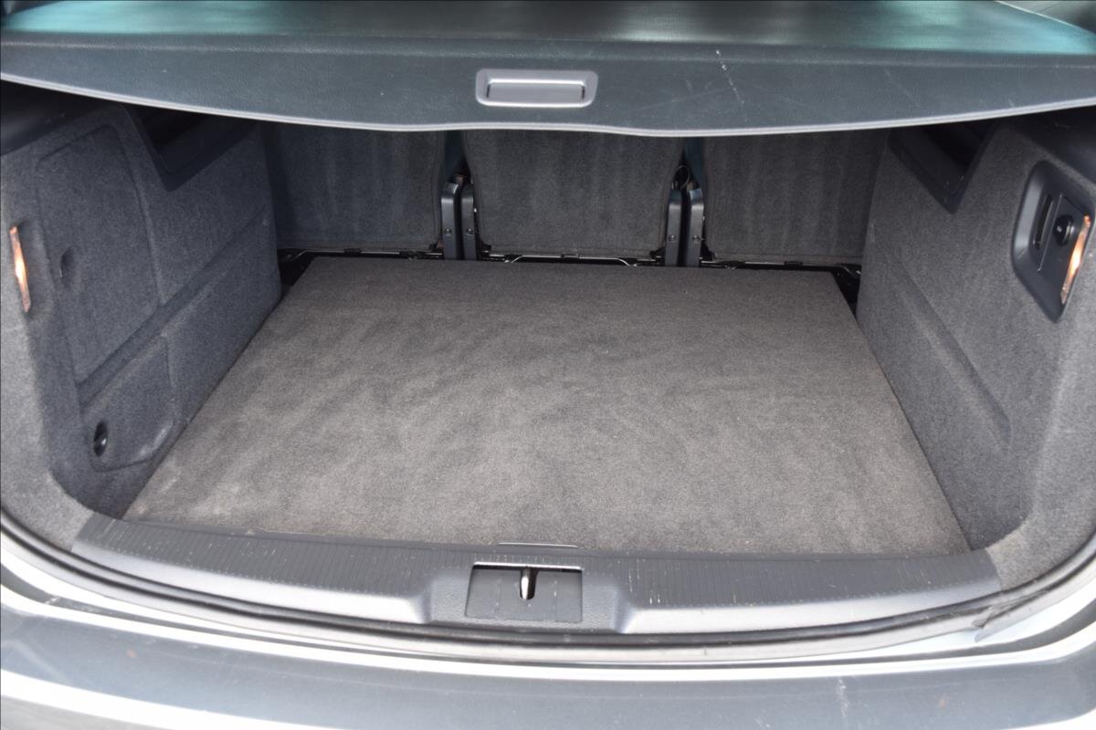 Volkswagen Sharan MPV 2,0 l 103 kw