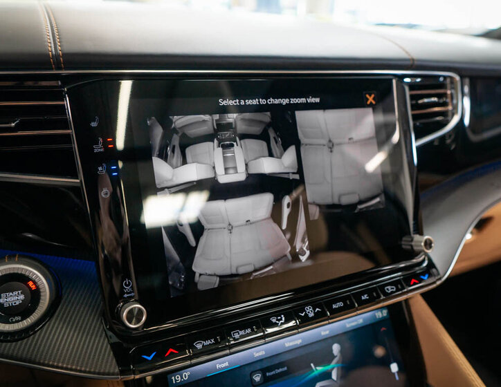 Jeep Grand Wagoneer SUV 6,4 l 351 kw