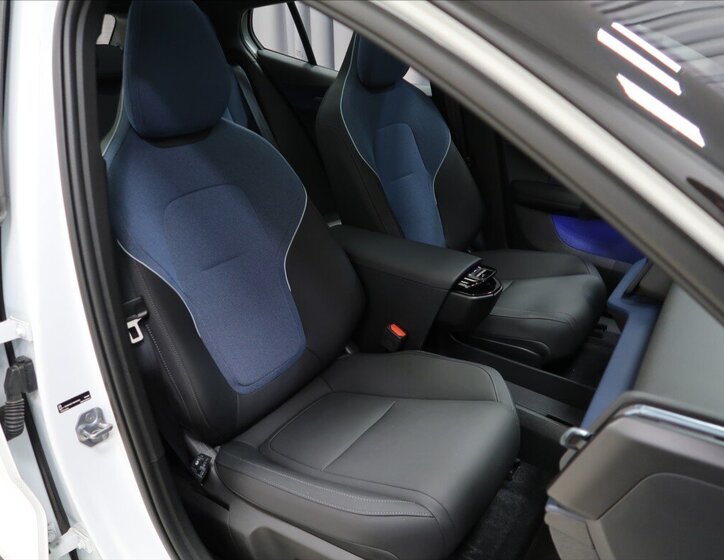 Volvo EX30 Hatchback 0,0 200 kw