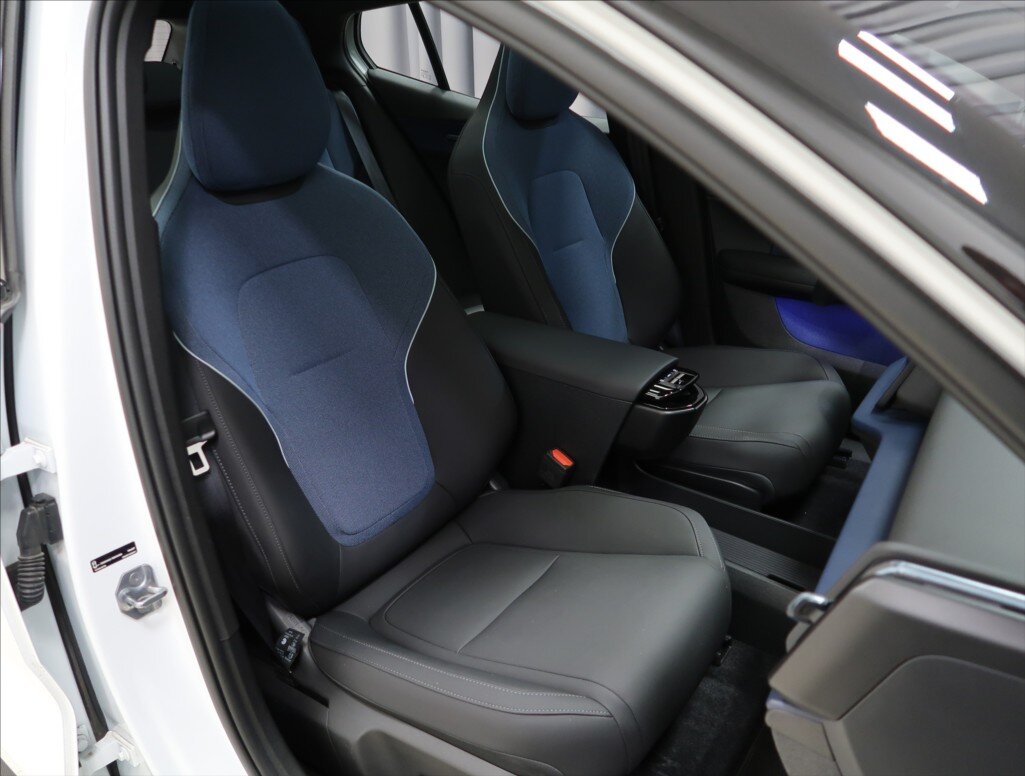 Volvo EX30 Hatchback 0,0 200 kw