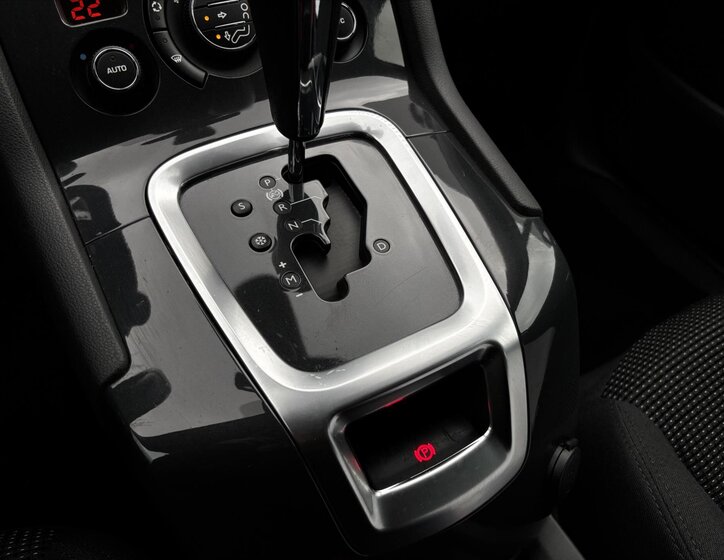 Peugeot 5008 MPV 2,0 l 120 kw