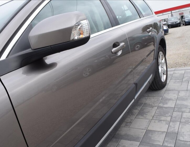 Volvo XC70 Kombi 2,4 l 120 kw