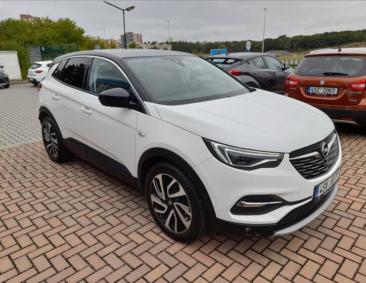 Opel Grandland X SUV 1,6 l 133 kw