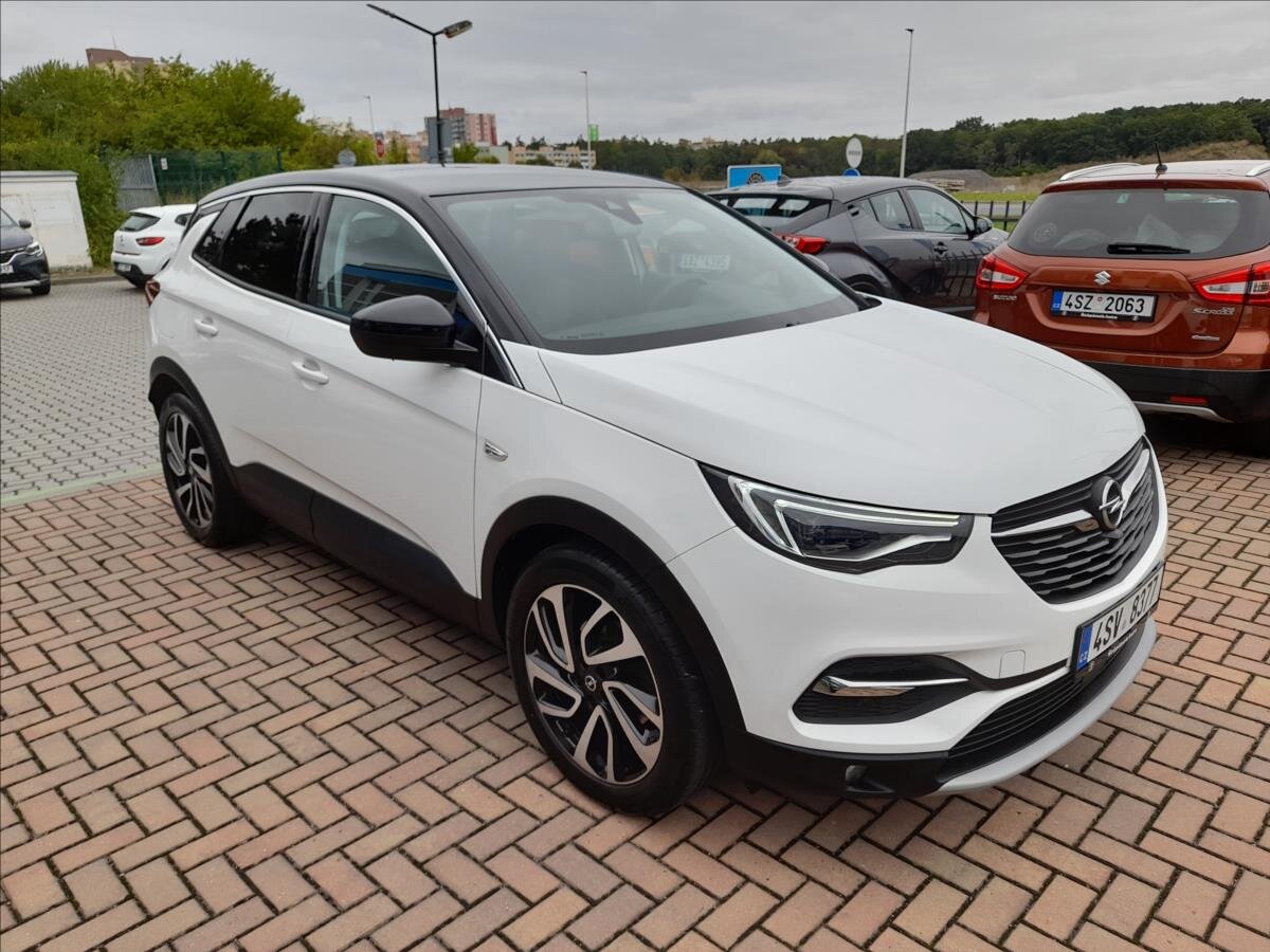 Opel Grandland X SUV 1,6 l 133 kw