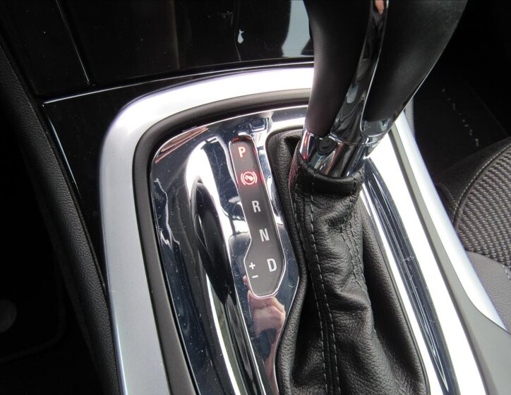 Opel Insignia Sedan / Limuzína 2,0 l 118 kw