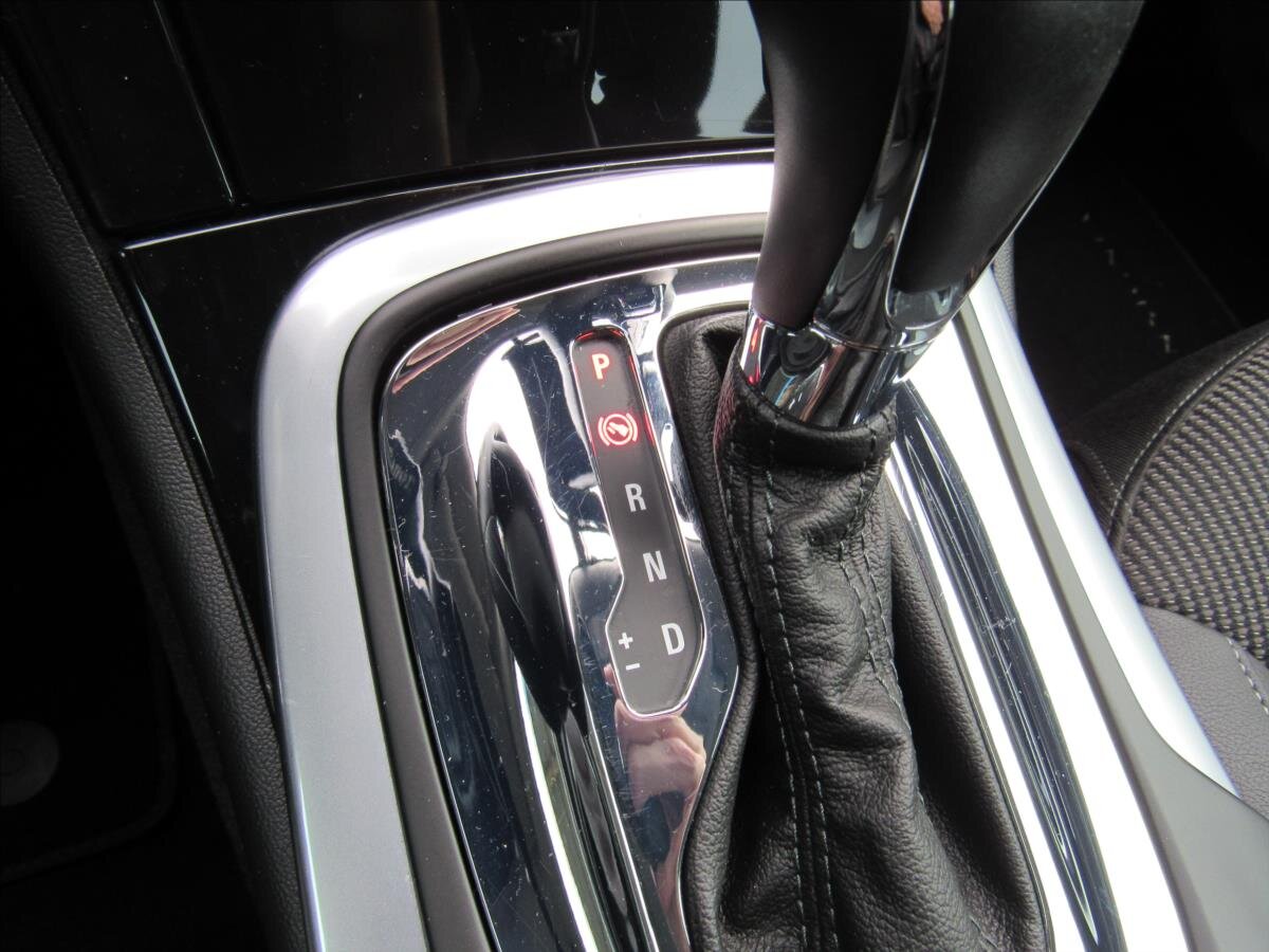 Opel Insignia Sedan / Limuzína 2,0 l 118 kw