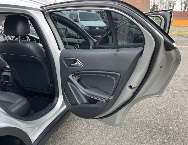 Mercedes-Benz GLA Hatchback 1,6 l 115 kw