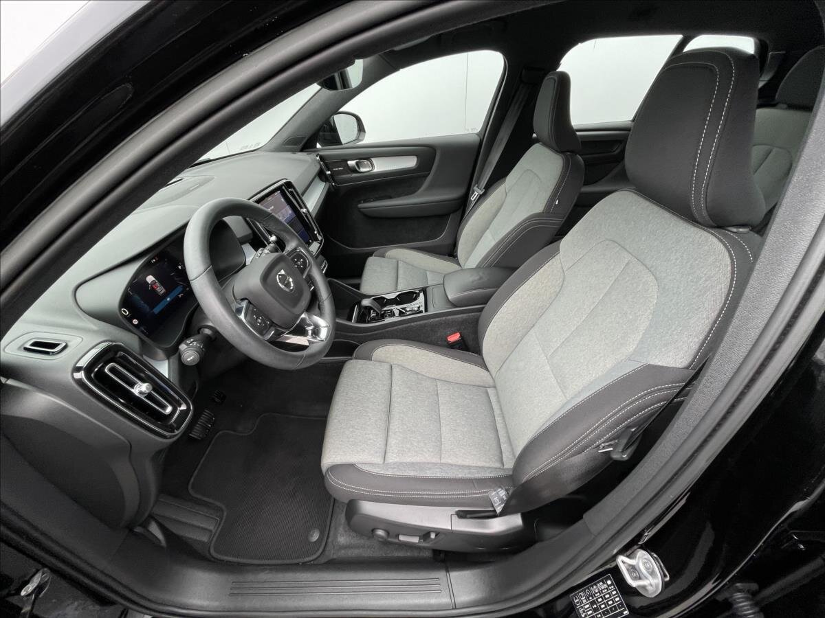 Volvo XC40 SUV / Terénní 2,0 l 145 kw