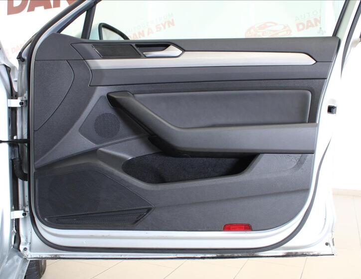 Volkswagen Passat 10