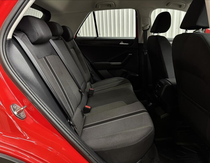 Volkswagen T-Roc SUV / Terénní 2,0 l 140 kw