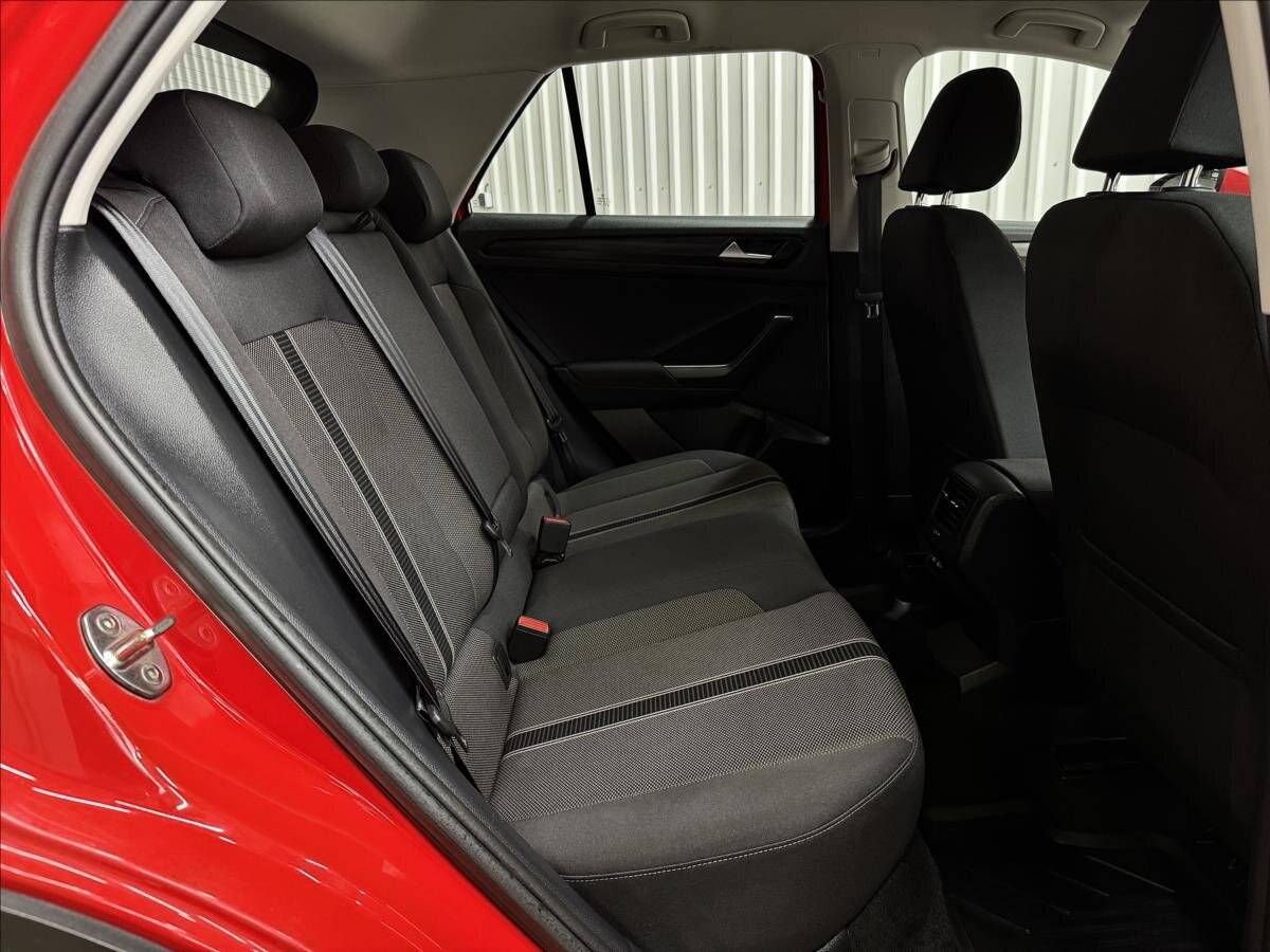 Volkswagen T-Roc SUV / Terénní 2,0 l 140 kw