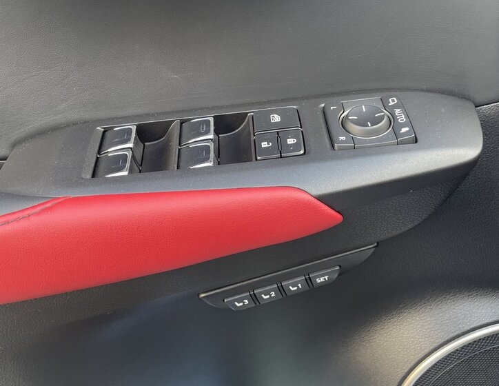 Lexus NX 300h CUV / Crossover 2,5 l 145 kw