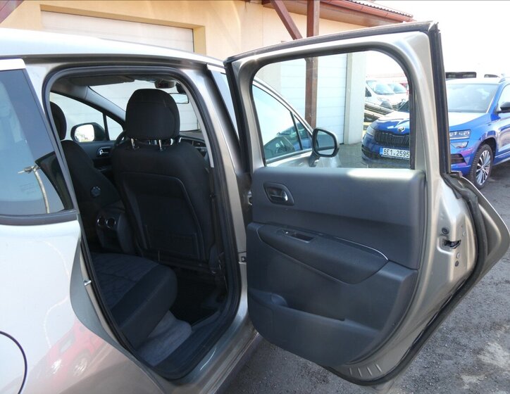 Peugeot 3008 SUV / Terénní 1,6 l 82 kw