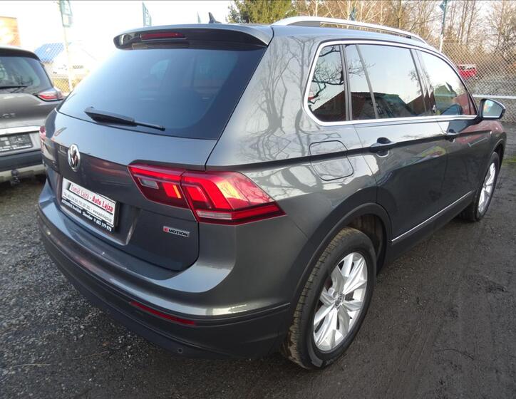 Volkswagen Tiguan 9