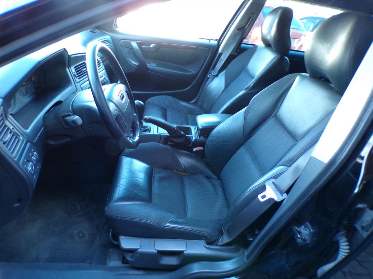 Volvo V70 Kombi 2,5 l 103 kw