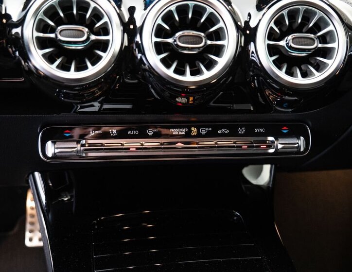 Mercedes-Benz CLA 12