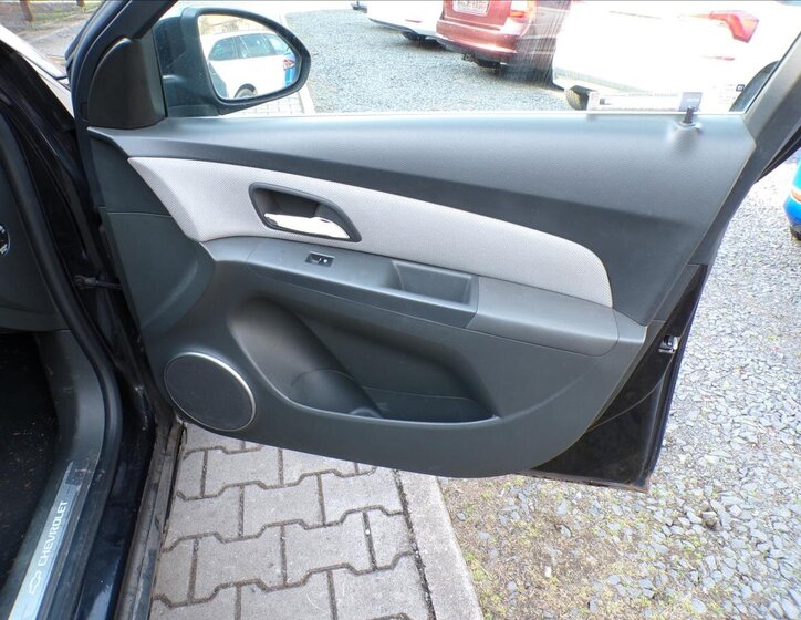 Chevrolet Cruze Sedan / Limuzína 2,0 l 110 kw