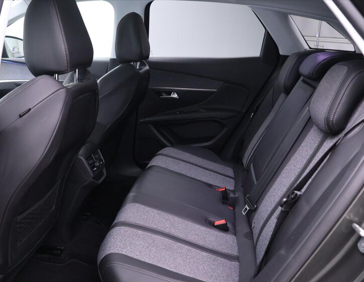 Peugeot 3008 SUV 1,2 l 96 kw