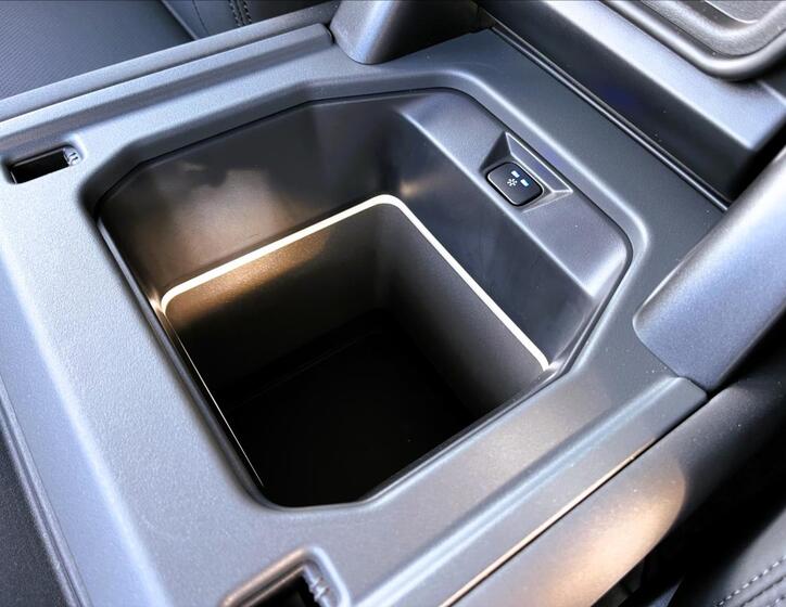 Land Rover Defender 31