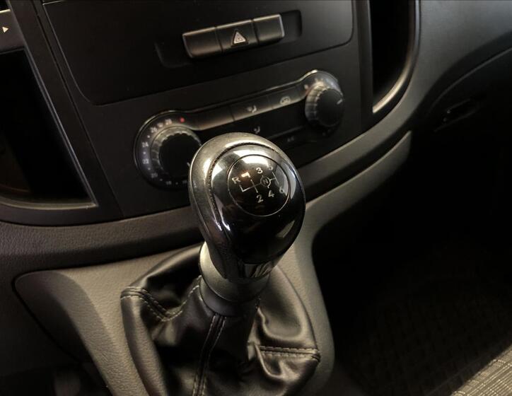 Mercedes-Benz Vito 13