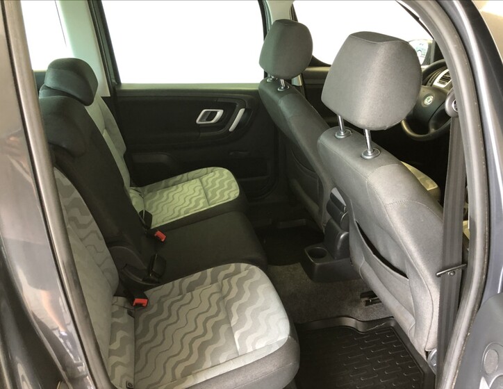 Škoda Roomster 11